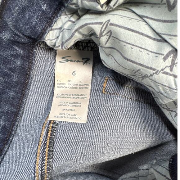 Seven 7 High Rise Step Hem Blue Denim Light Distressed Wash Jeans Women 6 NWT - Picture 6 of 8
